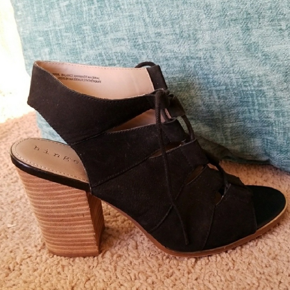 Hinge Drea Black Heels